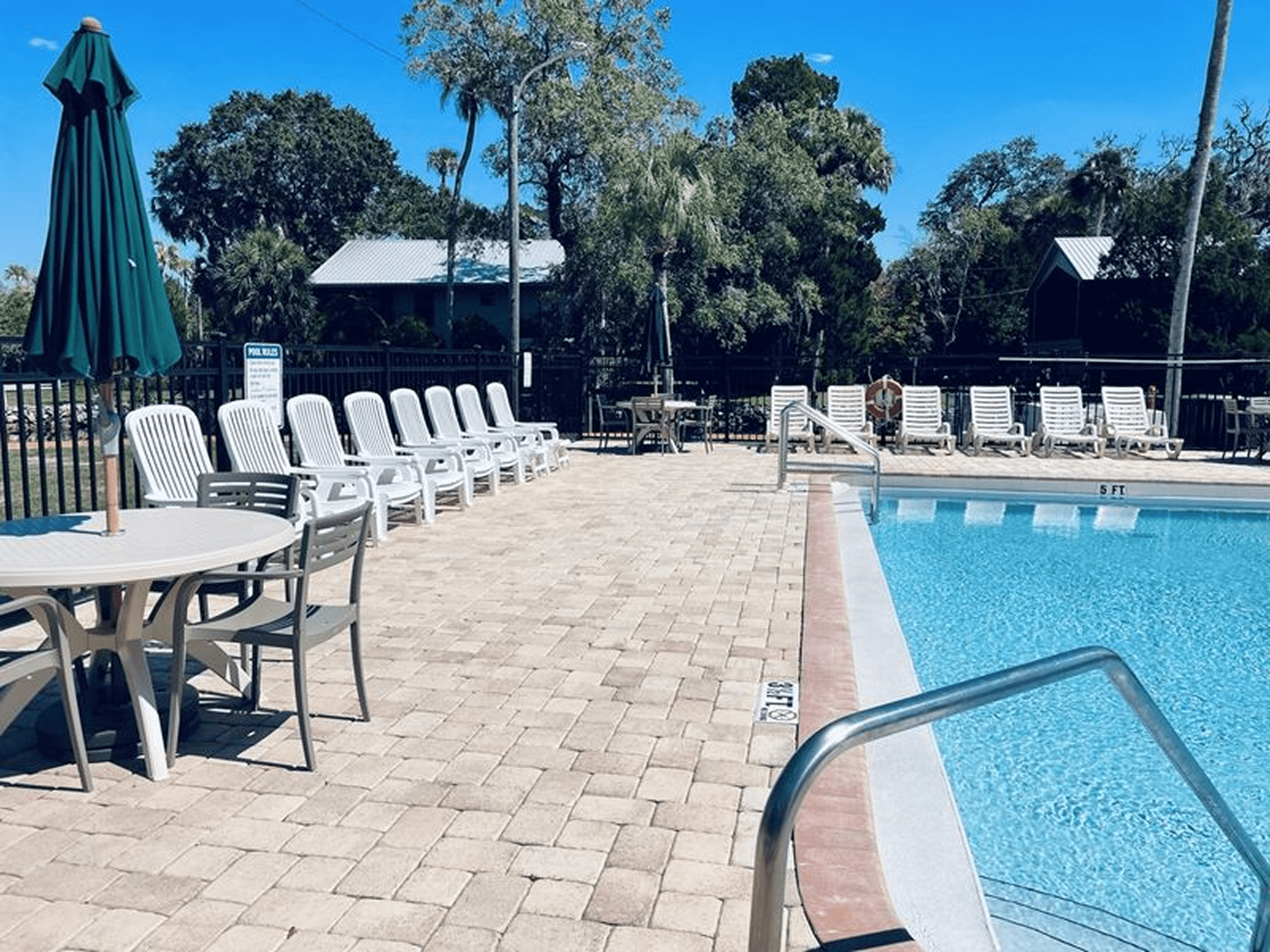 Relaxation area beside a clear swimming pool