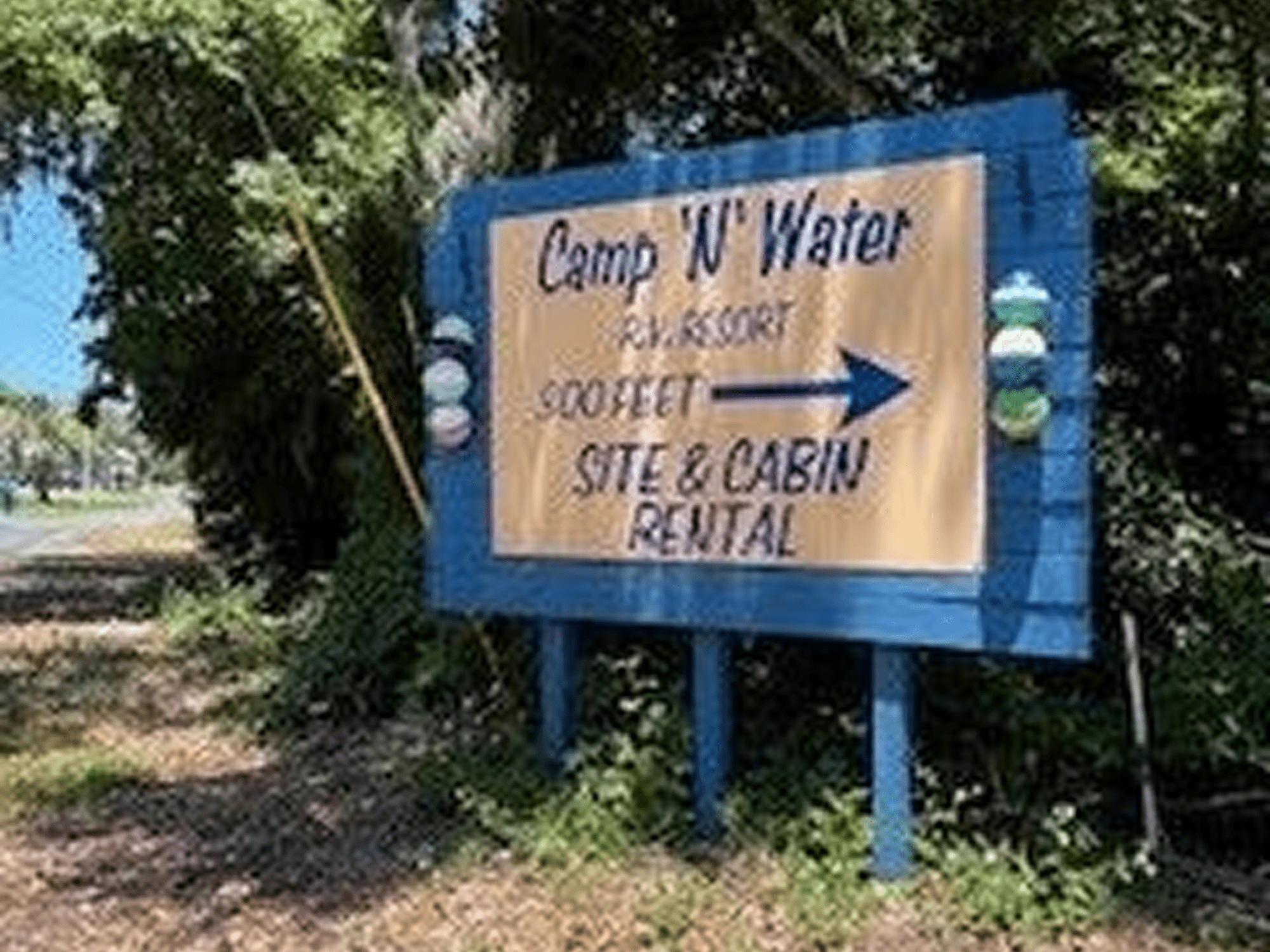 Camp 'N' Water resort sign with arrow
